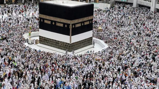hajj-2025-fate-of-52000-pilgrims-hang-in-balance-as-saudi-slashes-indian-private-quota-by-80-mufti-abdullah-seek-mea-intervention