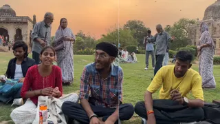 Heartfelt Viral Video: Elderly Couple Dances To Students' Romantic Songs In Delhi Park; Netizens Can't Stop Smiling