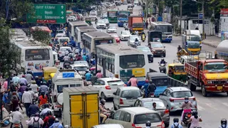 bengaluru-traffic-advisory-live-updates-roads-closed-today-bangalore-namma-metro-weather-rain-news-diversions-slow-bengaluru-traffic-police-marathahalli-outer-ring-road-lb