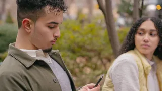 Pink Flags Are New Relationship Flags; 5 Early Signs To Look For Before It's Too Late