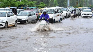 Bengaluru Weather: IMD Puts City On Yellow Alert; Rain Likely On April 25-26 | Forecast