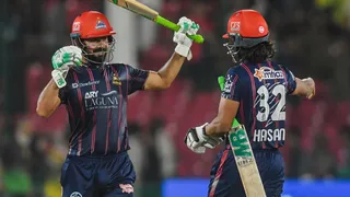 kar-vs-pes-psl-2025-live-score-karachi-kings-vs-peshawar-zalmi-scorecard-national-stadium-babar-azam-david-warner-lb