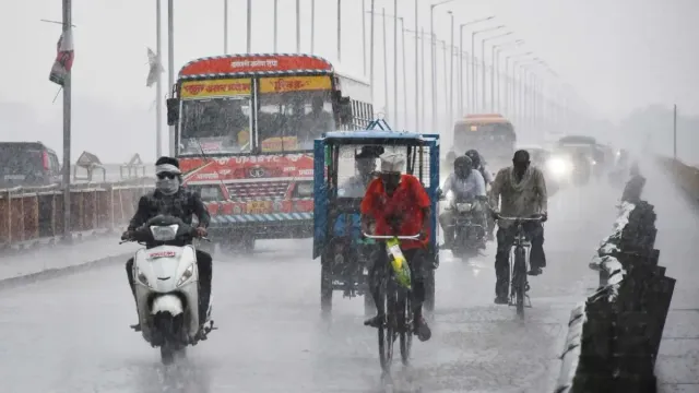 bengaluru-weather-city-to-see-rain-thunderstorms-showers-in-these-karnataka-districts-till-april-27-forecast