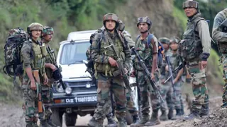pahalgam-terror-attack-live-news-updates-jammu-kashmir-indian-army-terrorist-encounter-pm-modi-army-chief-sriagar-latest-photos-videos-lb