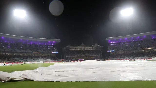 kolkata-knight-riders-vs-punjab-kings-scorecard-massive-sandstorm-halts-kkr-vs-pbks-at-eden-gardens-viral-video