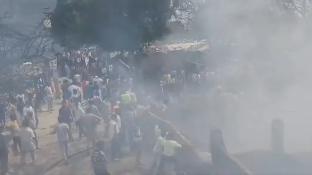 lucknow-fire-massive-blaze-breaks-out-near-radha-krishna-temple-in-madiyaon-watch