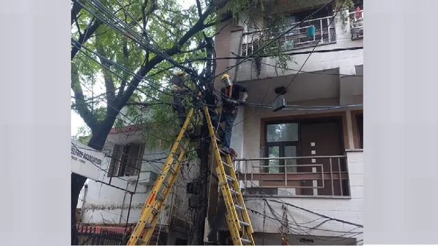 delhi-rains-power-distribution-firm-gives-big-update-on-power-cuts-amid-rekha-gupta-govt-vs-aap-slugfest-over-chaos