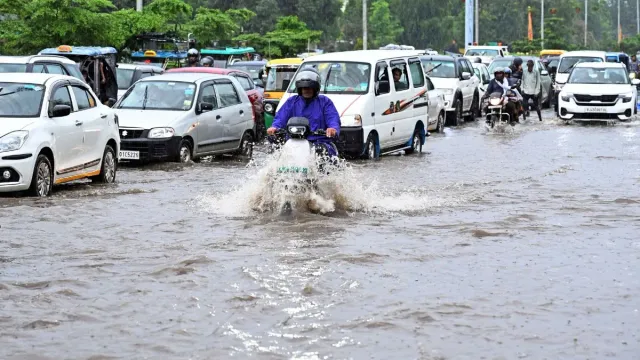karnataka-weather-forecast-intermittent-rain-to-continue-in-bengaluru-more-showers-in-belagavi-haveri-udupi-over-weekend