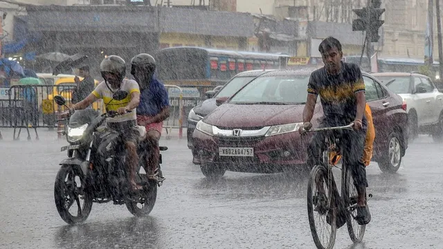 karnataka-weather-bengaluru-to-see-rain-thunderstorms-today-imd-issues-yellow-alert-for-tumkur-chitradurga-other-districts