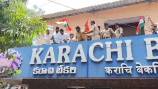 Hyderabad's Karachi Bakery Faces Heat From Protestors Amid India-Pakistan Tensions | VIDEO
