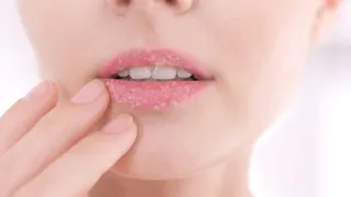 5 DIY Lip Scrubs To Exfoliate Dark And Pigmented Lips Naturally