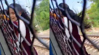Mumbai Women Cling To Footboard After Ladies Special Train Runs 40 Minutes Late; Shocking Video Goes Viral