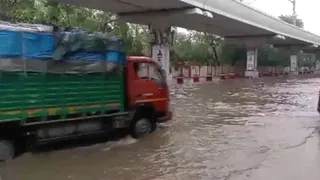 Delhi Traffic Advisory: Rain-Triggered Waterlogging, IPL Rush Disrupt Vehicular Movement; Check Restricted Routes, Diversions