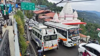 Mussoorie Traffic Woes: 4-Hour Jam From King Craig To Zero Point Leaves Tourists Stranded At Gandhi Chowk