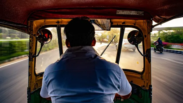 haryana-man-loses-rs-90518-to-auto-driver-after-sharing-phone-password-on-andheribandra-ride