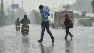 Bengaluru Weather: City To See Week-Long Rain; IMD Issues Red Alert For Karnataka On May 26-27 | Forecast