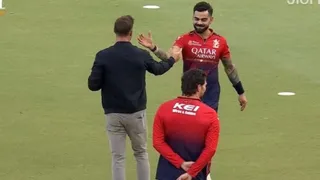 RCB vs PBKS IPL 2025 Final: Virat Kohli, Ab De Villiers Share Heartwarming Hug Ahead Of Summit Clash As Injured Tim David Looks On | See Post
