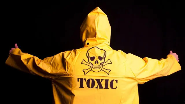 new-employee-quits-job-in-2-weeks-after-toxic-manager-cruel-reaction-to-injury-viral-video-shocks-the-internet