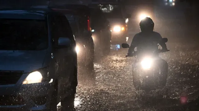 tamil-nadu-weather-chennai-nilgiris-coimbatore-vellore-20-other-districts-to-get-rain-as-imd-issues-yellow-alert-forecast