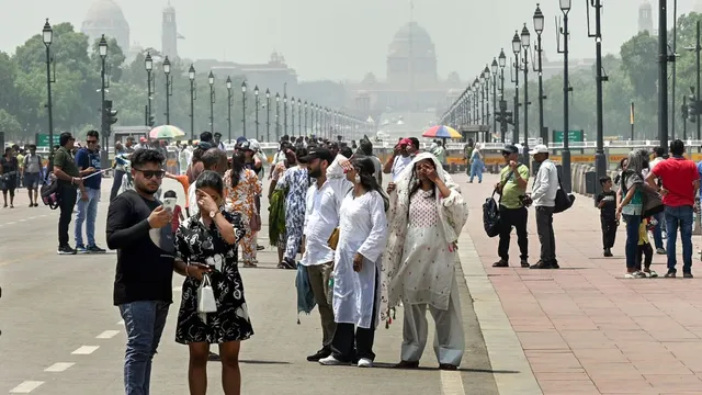 delhi-under-red-alert-as-mercury-crosses-45c-heatwave-to-persist-till-june-12
