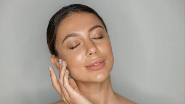why-your-skin-feels-oily-and-dry-simultaneously-in-summer