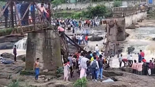 pune-bridge-collapse-rs-5-lakh-exgratia-announced-for-victims-families-structural-audit-ordered-for-old-bridges