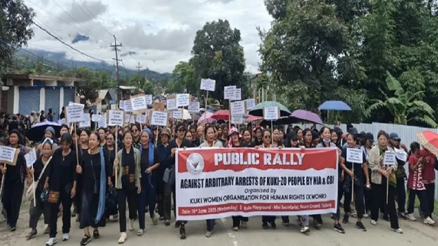 manipur-cricis-kuki-women-hit-street-to-protest-arbitrary-arrests-respect-human-rights