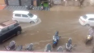 gurugram-weather-heavy-rains-disrupt-normal-life-traffic-snarls-waterlogging-reported-in-many-areas-watch