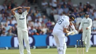 IND vs ENG 1st Test: Ravi Shastri Hilariously Raises His Finger In Commentary Box As Joe Root Survives LBW Dismissal | Watch