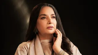 Shabana Azmi’s Cute PDA Moment With Husband Javed Akhtar Has Fans Gushing Over Their Latest Photo