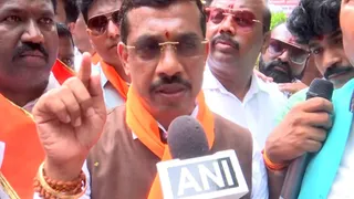 Pune: Shiv Sena Protests Outside PMC Office Over Traffic, Drainage And Road Issues Ahead Of Civic Polls