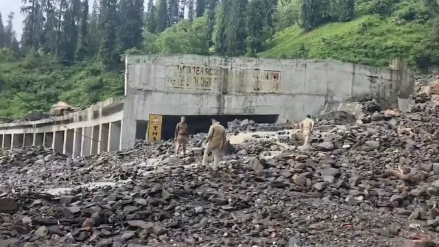 manalileh-highway-closed-himachal-rain-deaths-imd-red-alert-beas-river-flooding-mandi-rains-shimla-solang-landslides