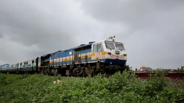 lucknow-railway-update-kesari-kheda-crossing-to-shut-for-6-months-for-rob-construction-traffic-diversion-plan-underway