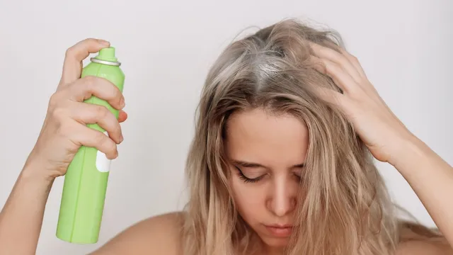 no-time-to-wash-5-speedy-hacks-to-remove-oil-from-your-hair