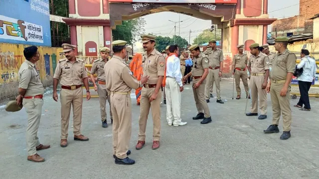 karnataka-police-finds-over-50-obscene-videos-in-hindu-outfit-leaders-mobile-one-of-prominent-politician