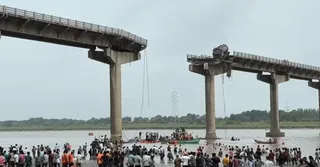 Gambhira Bridge Collapse: Death Toll At 15 After Several Vehicles Plunge Into River In Gujarat; Rescue Ops Resume On Day 2