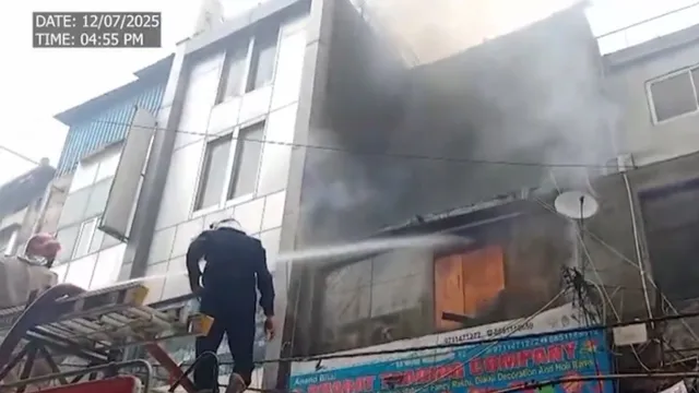 delhi-fire-massive-blaze-erupts-in-sadar-bazar-shop-25-fire-tenders-on-site