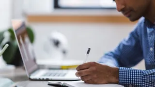indian-techie-in-us-reddit-post-considers-returning-to-india-at-low-pay