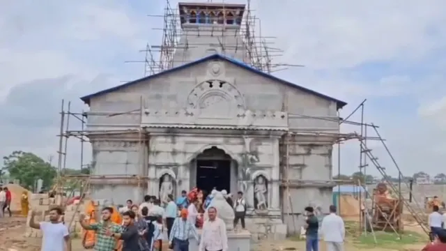 up-unrest-in-etawah-over-construction-of-kedarnath-temple-replica-priests-demand-halt-on-work