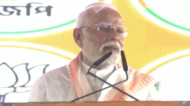 pm-modi-takes-potshot-at-mamata-govt-kolkata-college-rape-at-durgapur-rally-those-shouting-ma-mati-manush