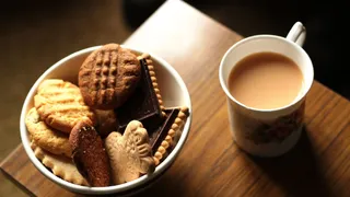 Is Chai With Biscuits Bad For Your Health? 5 Healthy Tea-Time Snacks You’ll Love