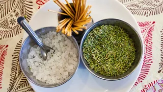 What Happens When You Eat Saunf-Mishri After Meals?