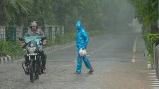 Heavy Rain, Storms Expected In Delhi-NCR, UP; Dam Water Release In Jharkhand Sparks Flood Fears In Bengal