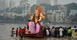 ganesh-chaturthi-maharashtra-allows-sea-immersion-for-large-ganesh-idols-household-idols-to-use-artificial-ponds
