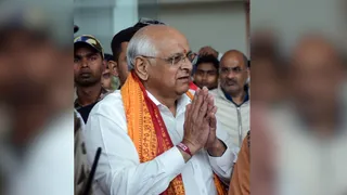 gujarat-cm-bhupendra-patel-rolls-out-gprsenabled-medical-vans-to-serve-10000-tribal-patients