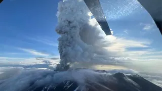 Krasheninnikov Volcano Erupts For First Time In History, Spews Ash 6,000 Meters High; Aviation Alert Issued | Video