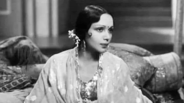 india-first-onscreen-kiss-by-this-bollywood-actress-led-to-movie-ban-devika-rani-karma