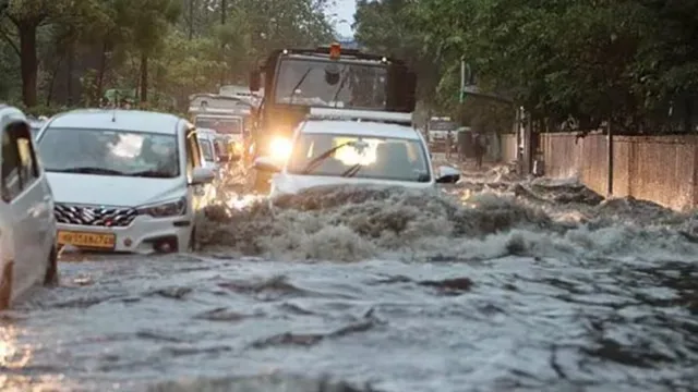 delhi-ncr-weather-update-delhi-receives-spells-of-rain-yellow-alert-in-ghaziabad-check-imd-forecast-till-august-19