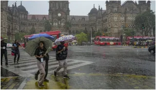 Mumbai Weather: Extreme Rainfall Alert Issued Amid Continuous Downpour; Trains Delayed, MU Exam Postponed | Updates