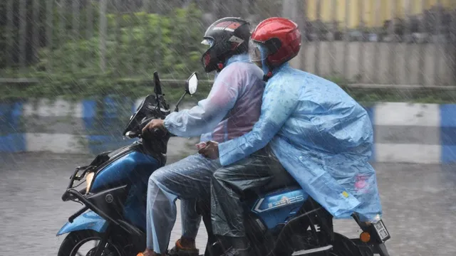 up-weather-update-heavy-rain-alert-in-prayagraj-mirzapur-varanasi-meerut-bijnor-other-districts-check-forecast